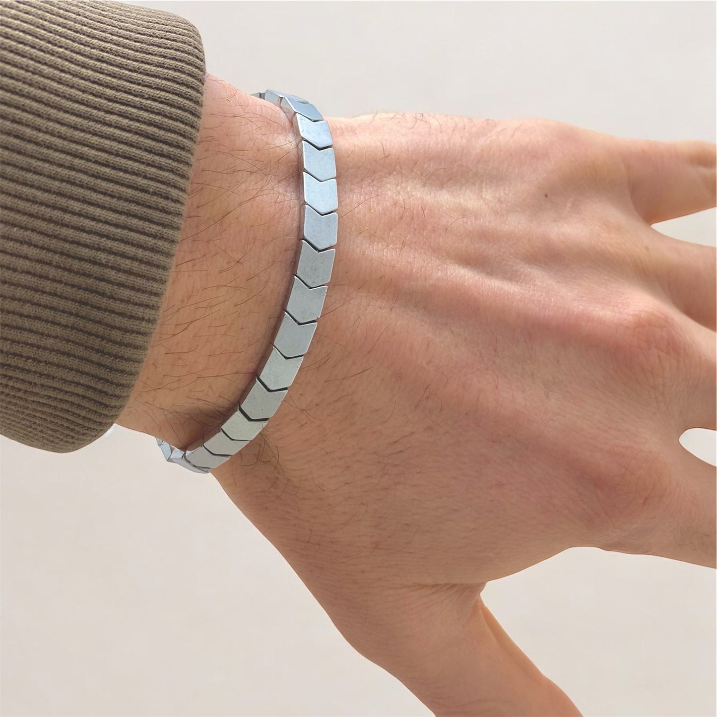 Bracciale Elegance Uomo Chiaro Indossato