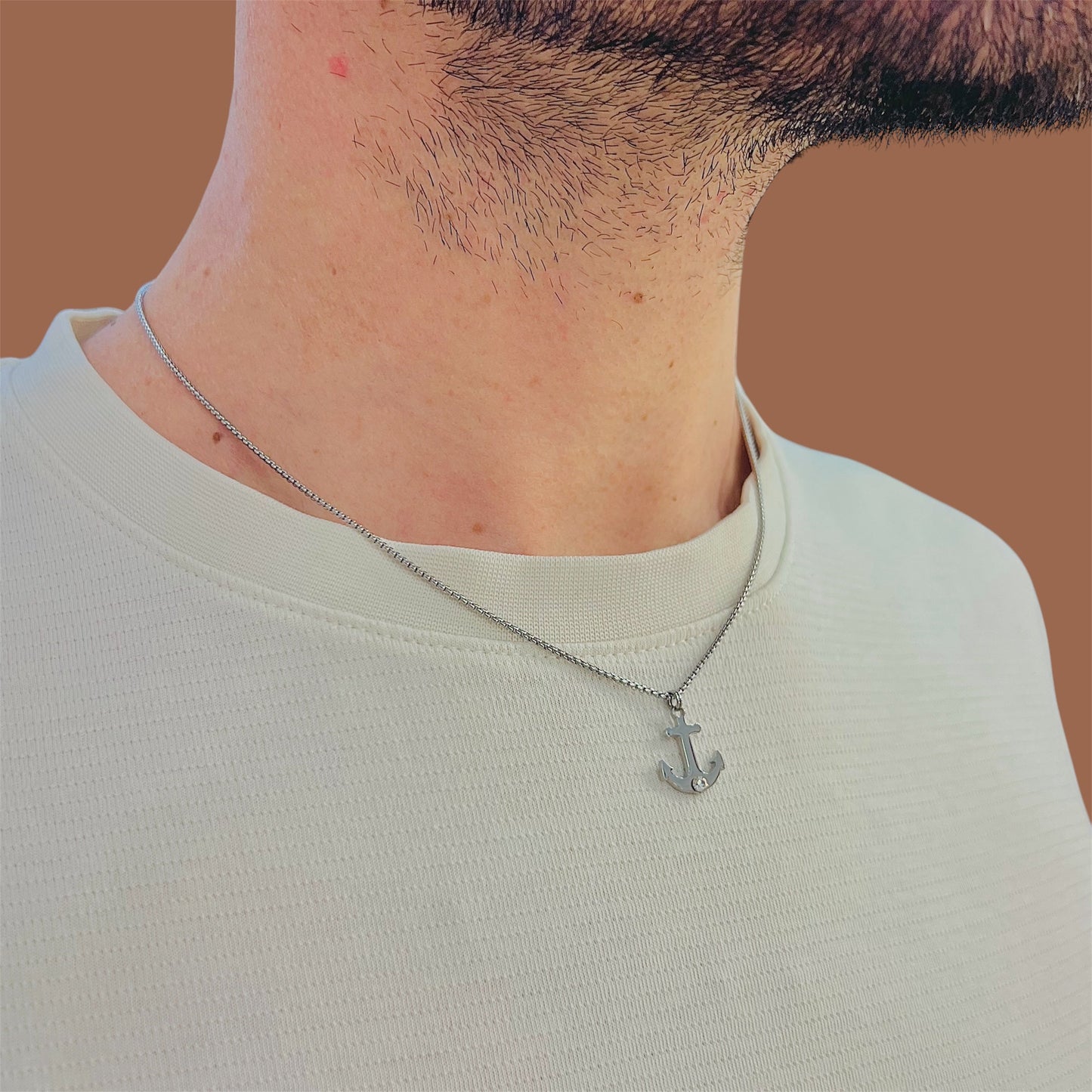 Collana Catena con Ancora Indossato